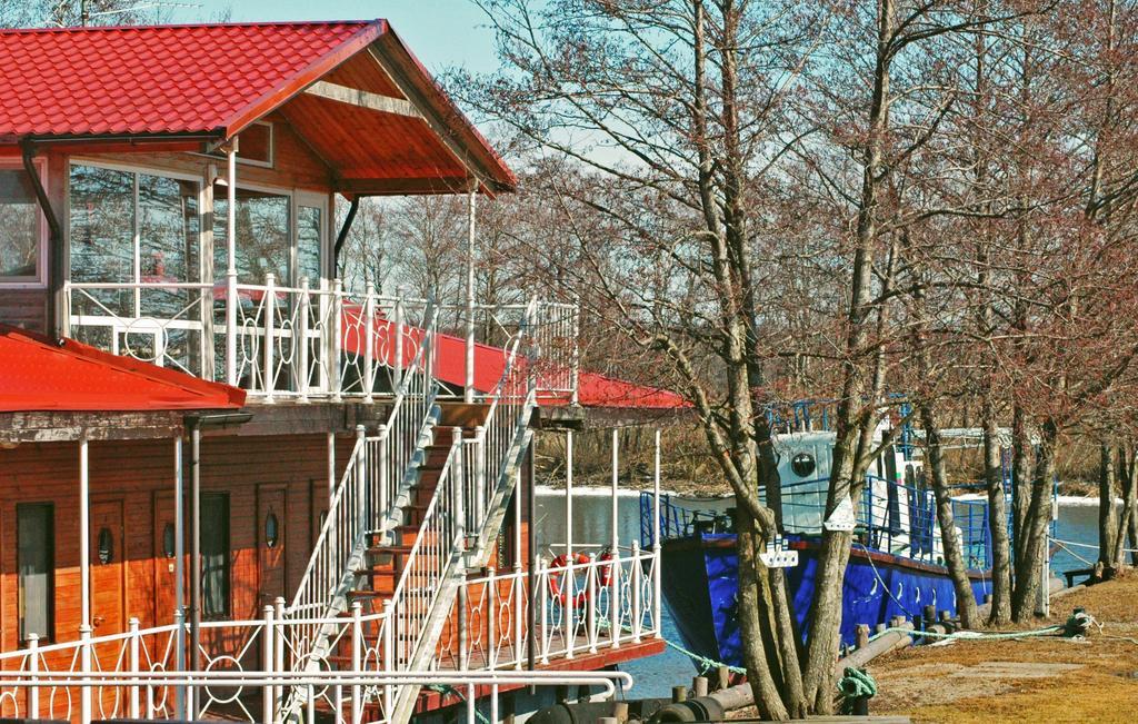Botel Melynojo Karpio Barza Kinty