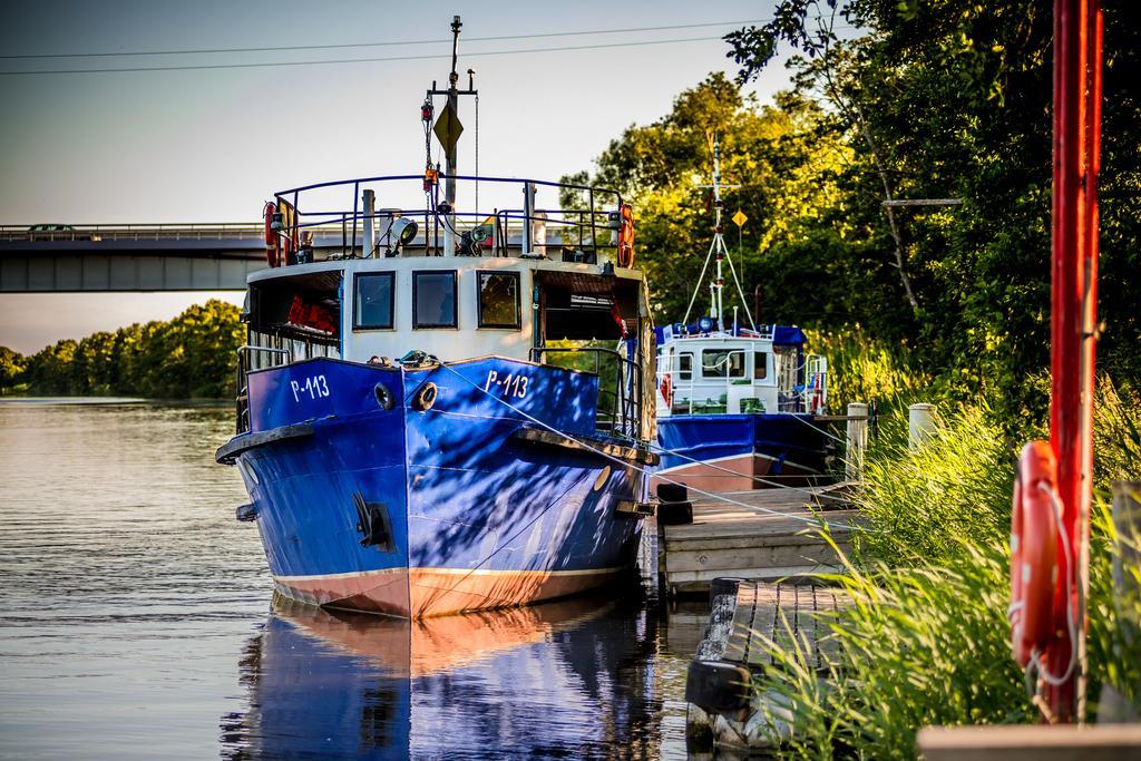 Botel Melynojo Karpio Barza *